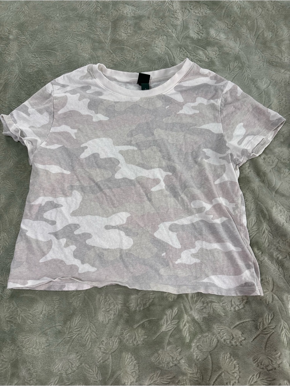 wild fable White & Light Gray Camo Short Sleeve Tee